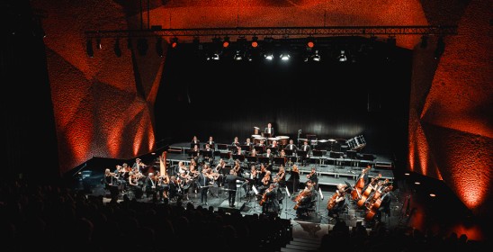 orkiestra na scenie