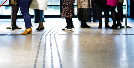 linie prowadzące dla osób niewidomych i niedowidzących