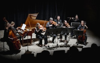 zespół muzyków grających na instrumentach dawnych